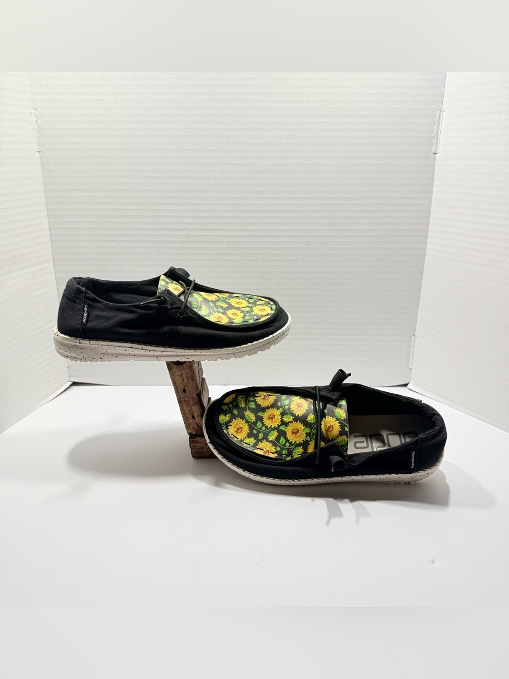 Hey Dude Wendy L Slip-On Shoes Women’s Size 7 Black Low Top No Box NEW
